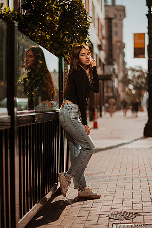 251214_tania_SD_Downtown_Photoshoot_010