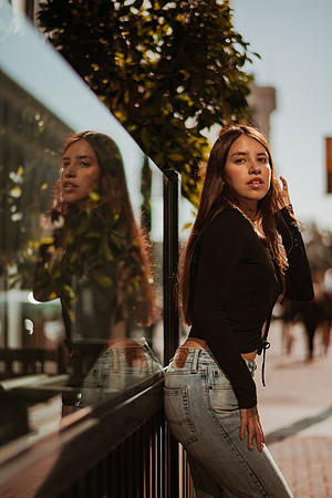 251214_tania_SD_Downtown_Photoshoot_013