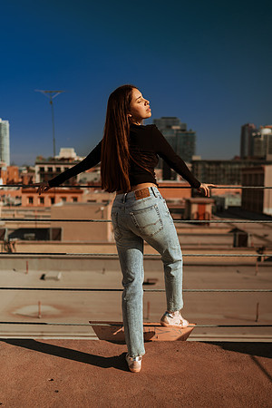 251214_tania_SD_Downtown_Photoshoot_086