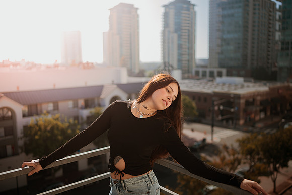 251214_tania_SD_Downtown_Photoshoot_092