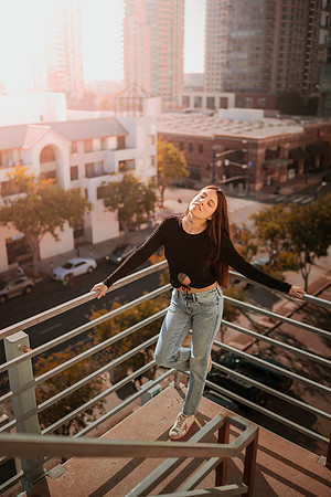 251214_tania_SD_Downtown_Photoshoot_091