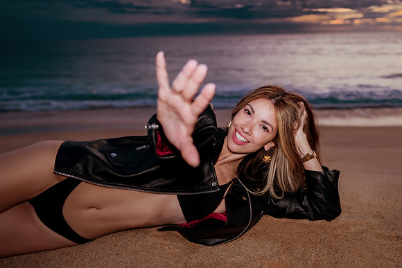231213_Mell_Robledo_Winter_Beach_Photoshoot_254