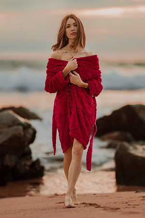 231213_Mell_Robledo_Winter_Beach_Photoshoot_086