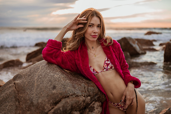 231213_Mell_Robledo_Winter_Beach_Photoshoot_099