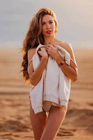 231213_Mell_Robledo_Winter_Beach_Photoshoot_058
