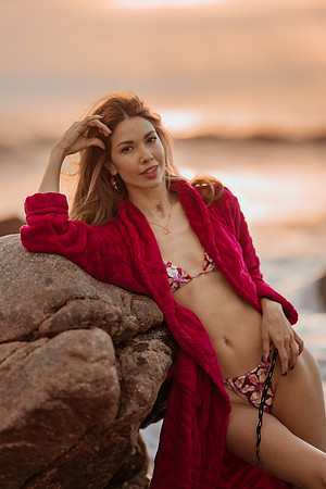 231213_Mell_Robledo_Winter_Beach_Photoshoot_109