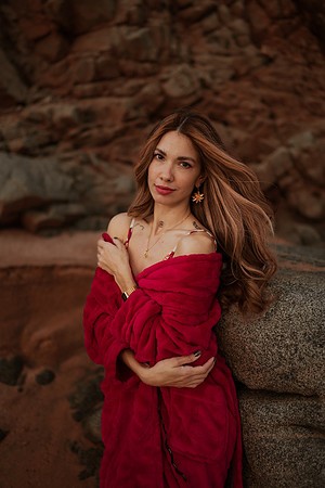 231213_Mell_Robledo_Winter_Beach_Photoshoot_080