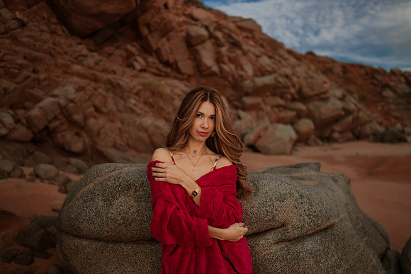 231213_Mell_Robledo_Winter_Beach_Photoshoot_079