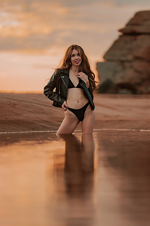 231213_Mell_Robledo_Winter_Beach_Photoshoot_182