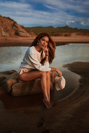 231213_Mell_Robledo_Winter_Beach_Photoshoot_034