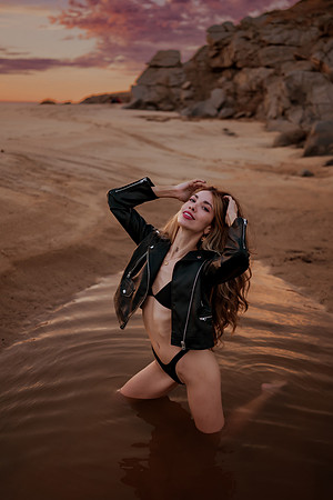 231213_Mell_Robledo_Winter_Beach_Photoshoot_211