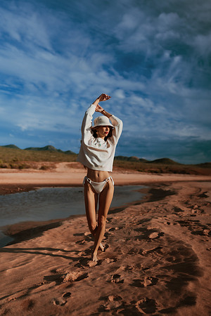 231213_Mell_Robledo_Winter_Beach_Photoshoot_004