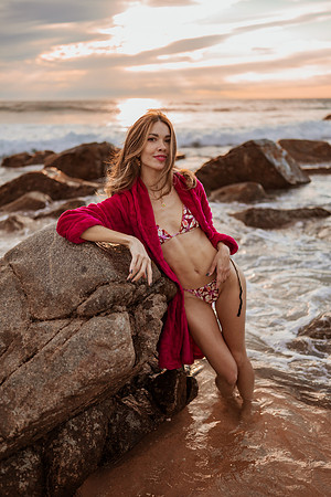 231213_Mell_Robledo_Winter_Beach_Photoshoot_103