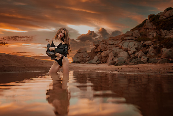 231213_Mell_Robledo_Winter_Beach_Photoshoot_193