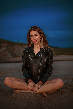 231213_Mell_Robledo_Winter_Beach_Photoshoot_256