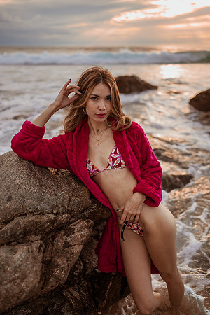 231213_Mell_Robledo_Winter_Beach_Photoshoot_102
