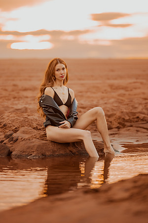 231213_Mell_Robledo_Winter_Beach_Photoshoot_173