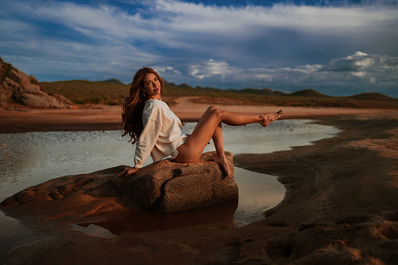 231213_Mell_Robledo_Winter_Beach_Photoshoot_038