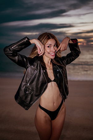 231213_Mell_Robledo_Winter_Beach_Photoshoot_242
