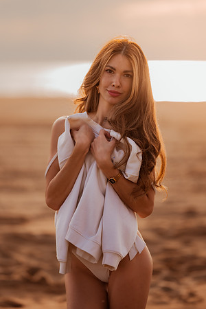 231213_Mell_Robledo_Winter_Beach_Photoshoot_055
