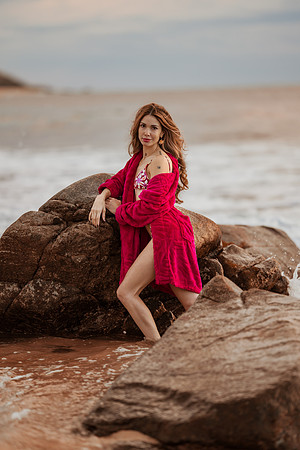 231213_Mell_Robledo_Winter_Beach_Photoshoot_114