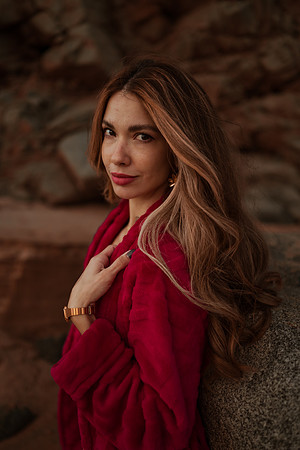231213_Mell_Robledo_Winter_Beach_Photoshoot_075