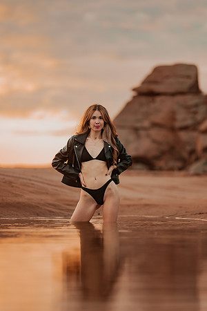 231213_Mell_Robledo_Winter_Beach_Photoshoot_178
