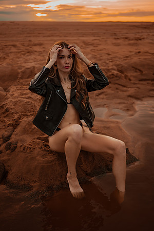 231213_Mell_Robledo_Winter_Beach_Photoshoot_163