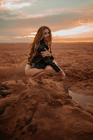 231213_Mell_Robledo_Winter_Beach_Photoshoot_153