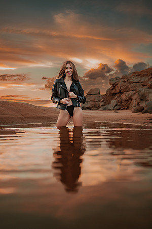 231213_Mell_Robledo_Winter_Beach_Photoshoot_189