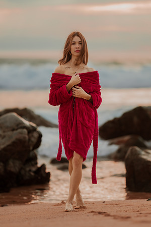231213_Mell_Robledo_Winter_Beach_Photoshoot_085