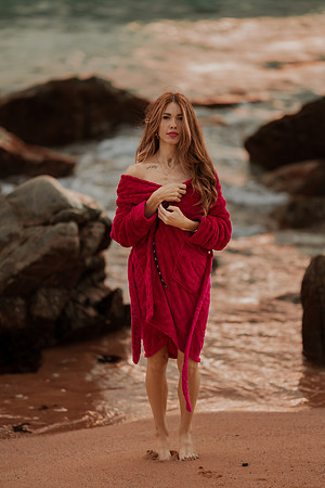 231213_Mell_Robledo_Winter_Beach_Photoshoot_083