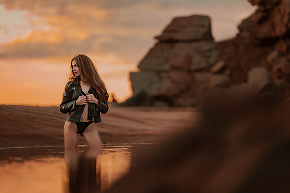 231213_Mell_Robledo_Winter_Beach_Photoshoot_184