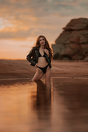 231213_Mell_Robledo_Winter_Beach_Photoshoot_181