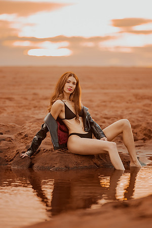 231213_Mell_Robledo_Winter_Beach_Photoshoot_174