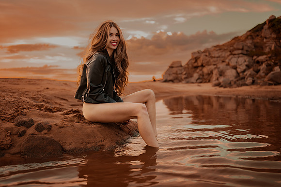231213_Mell_Robledo_Winter_Beach_Photoshoot_158