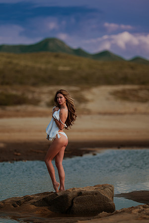 231213_Mell_Robledo_Winter_Beach_Photoshoot_065