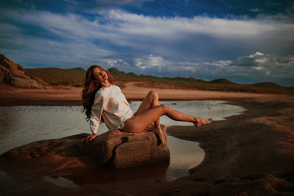 231213_Mell_Robledo_Winter_Beach_Photoshoot_040