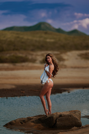 231213_Mell_Robledo_Winter_Beach_Photoshoot_064