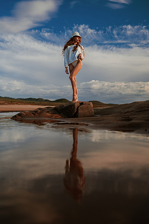 231213_Mell_Robledo_Winter_Beach_Photoshoot_030
