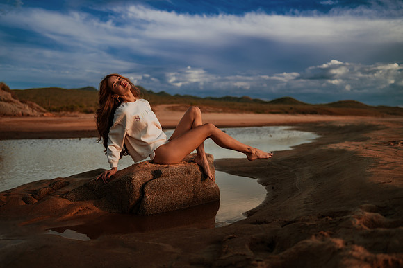 231213_Mell_Robledo_Winter_Beach_Photoshoot_041