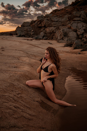 231213_Mell_Robledo_Winter_Beach_Photoshoot_224