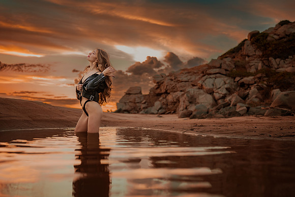 231213_Mell_Robledo_Winter_Beach_Photoshoot_195