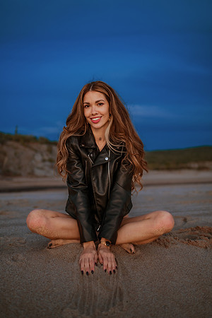 231213_Mell_Robledo_Winter_Beach_Photoshoot_259