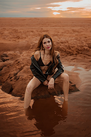 231213_Mell_Robledo_Winter_Beach_Photoshoot_166