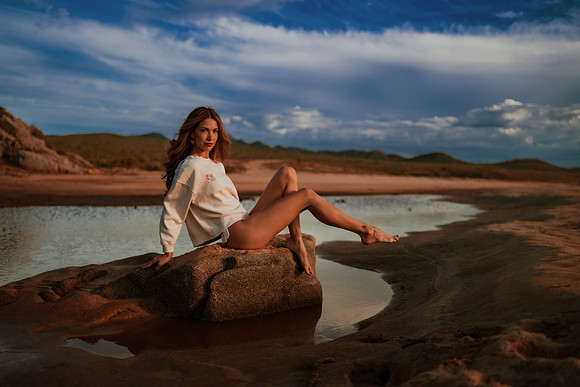 231213_Mell_Robledo_Winter_Beach_Photoshoot_039