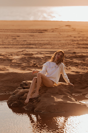 231213_Mell_Robledo_Winter_Beach_Photoshoot_052