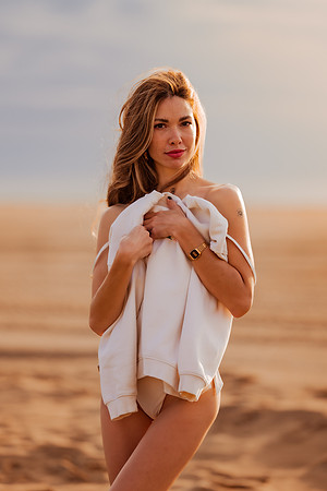 231213_Mell_Robledo_Winter_Beach_Photoshoot_057