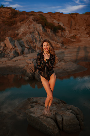231213_Mell_Robledo_Winter_Beach_Photoshoot_147