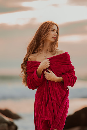 231213_Mell_Robledo_Winter_Beach_Photoshoot_087